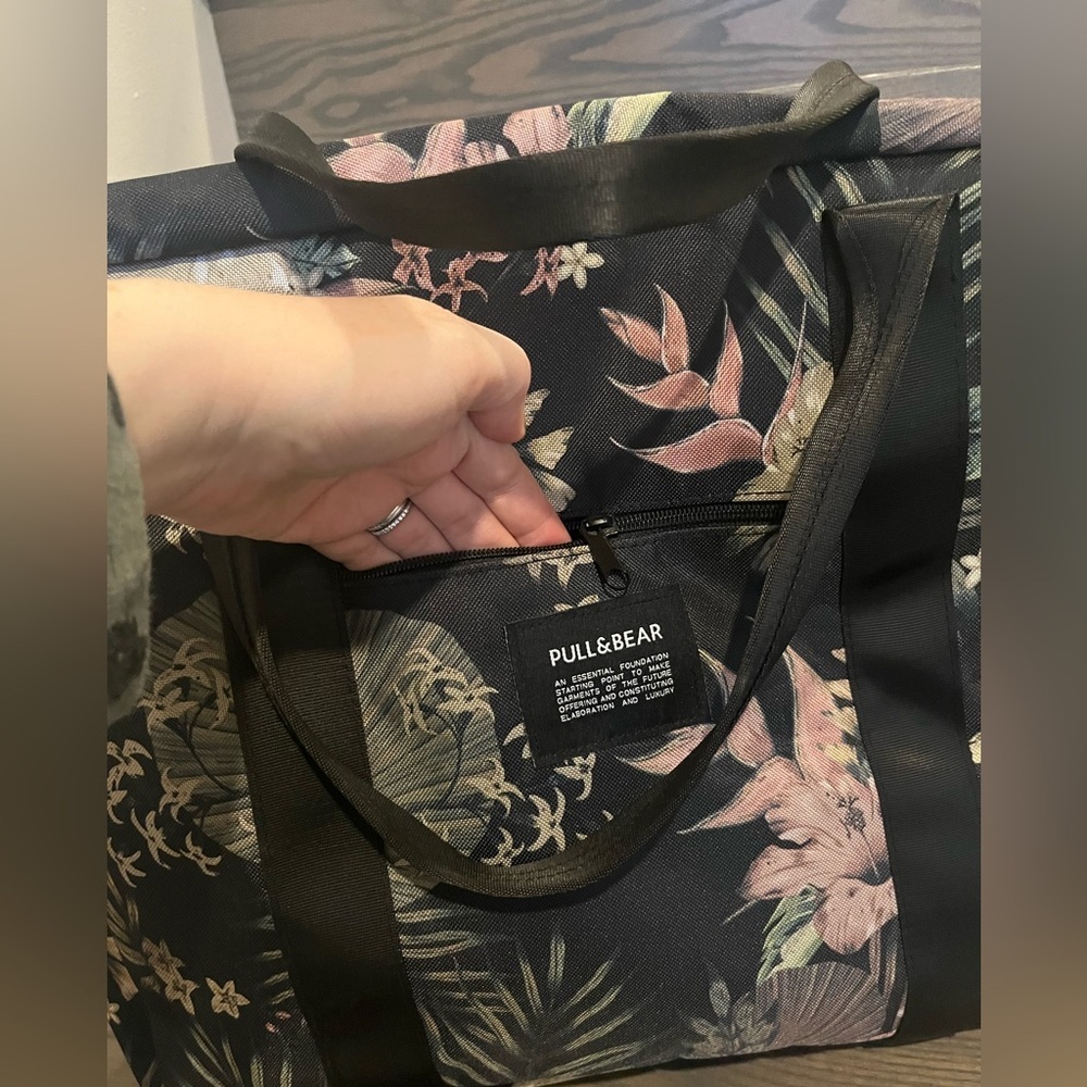 Pull&Bear Black Floral Travel Overnighter Bag - Picture 4 of 14